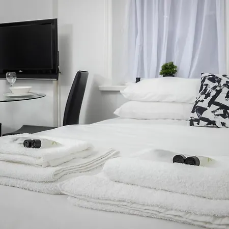 Barton Beachside Apartments: Modern Coastal Retreat-2